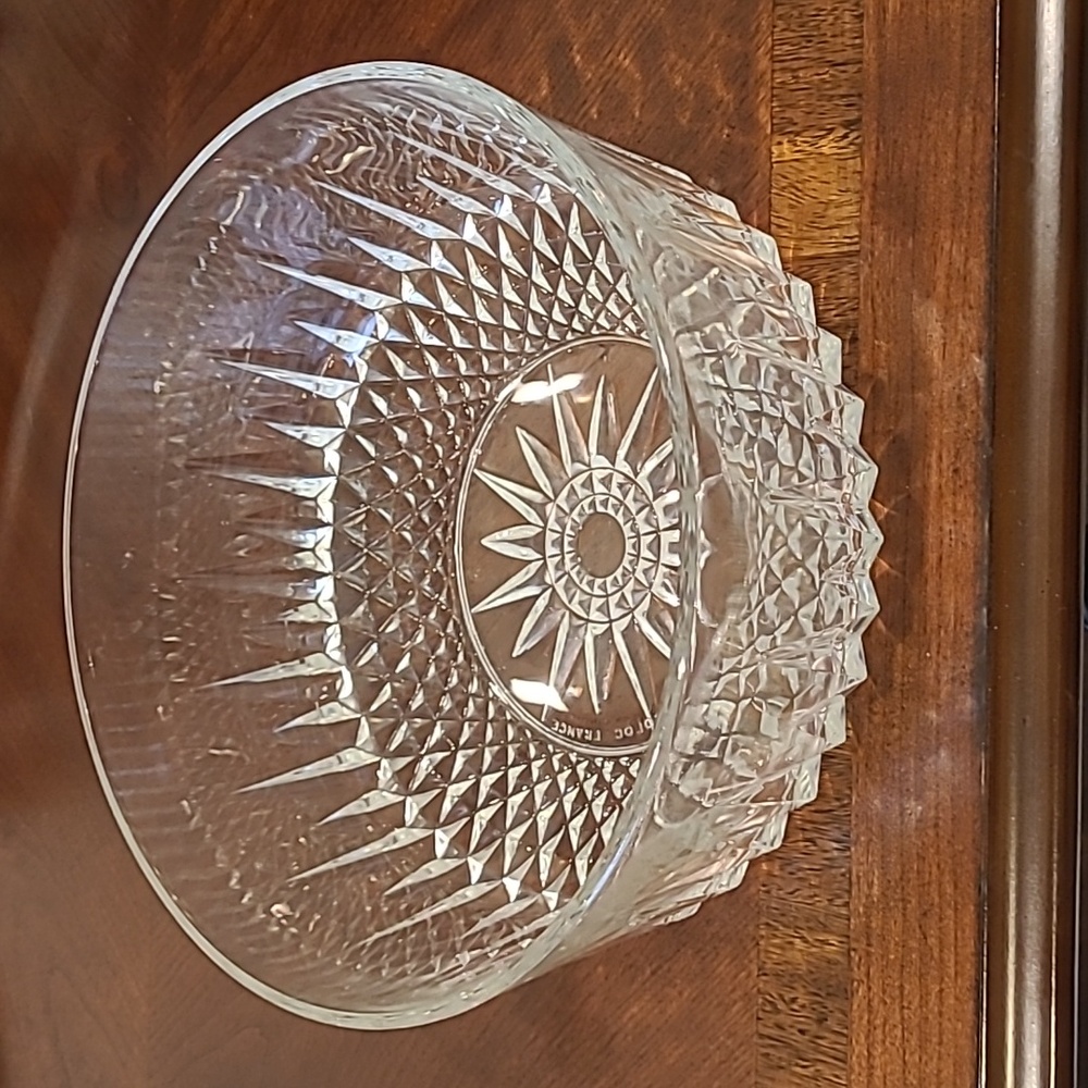 Glass Serving Bowl Starburst Pattern Heavy Duty Crystal Clear Arcoroc Elegant